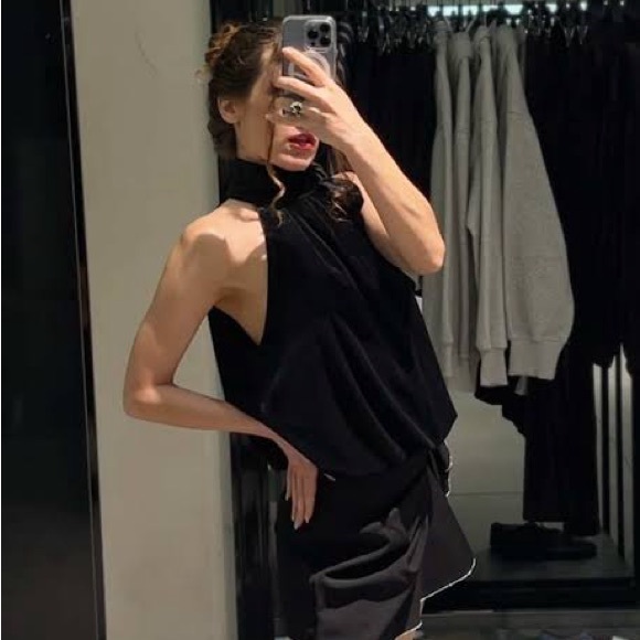 ZARA Velvet bow balloon top - Elegant Black Velvet Halter Top - Picture 3 of 5